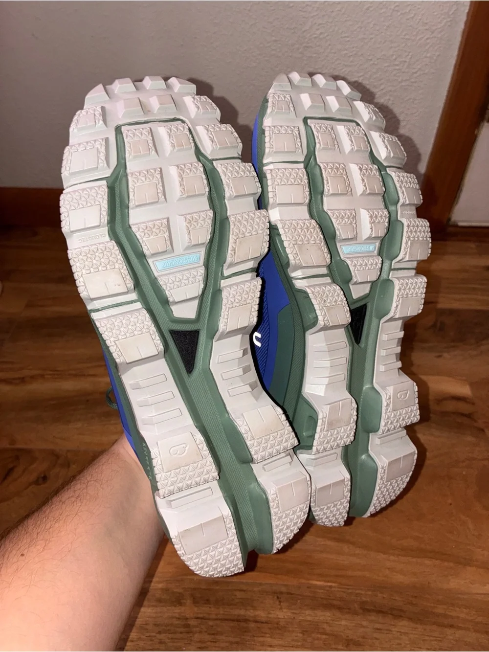 On Cloud Women’s Cloudventure Waterproof Trail Run Shoes, blue/green - size 10